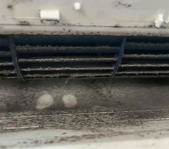 瓦房店空调吹的风有股烧焦味是怎么回事